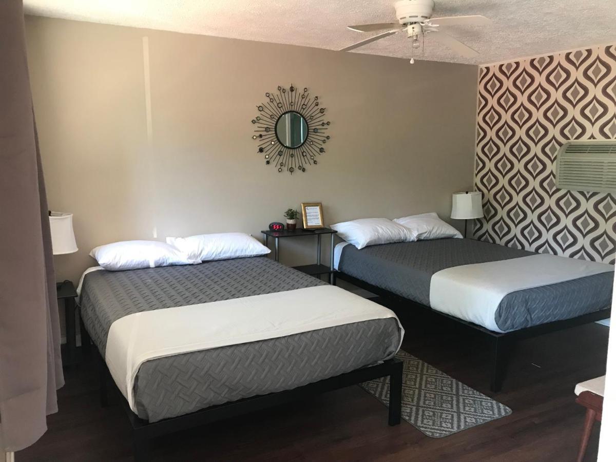 Nightshade Inn & Gardens Camillus Ngoại thất bức ảnh